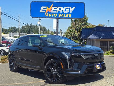 Used 2025 Cadillac Optiq Sport 1 w/ LPO, ONYX Package AWD/4WD image 1