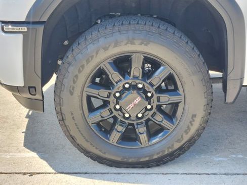 Used 2025 GMC Sierra 2500 AT4 w/ AT4 Premium Plus Package AWD/4WD image 10
