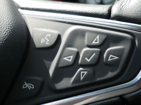 Used 2020 Chevrolet Equinox LT FWD image 30