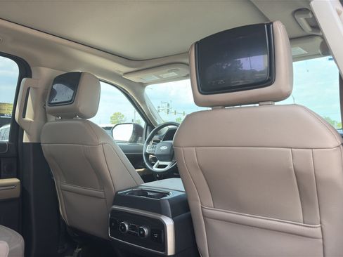 Used 2023 Ford Expedition Limited RWD image 18