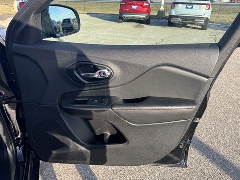 Used 2022 Jeep Cherokee Trailhawk w/ Comfort/Convenience Group image 35