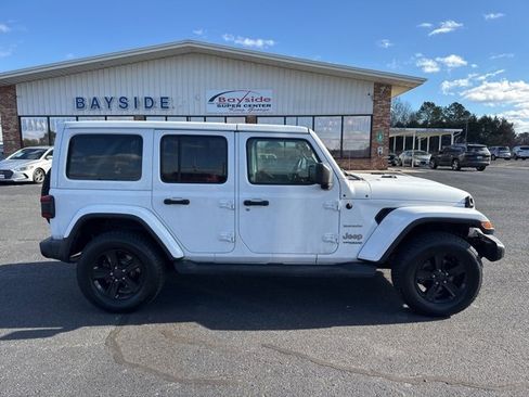 Used 2018 Jeep Wrangler Unlimited Sahara image 4