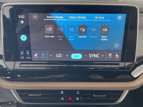 Used 2024 Volkswagen Atlas Cross Sport SE image 40