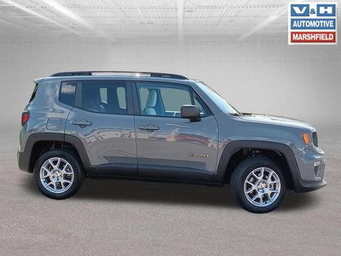 Used 2022 Jeep Renegade Latitude w/ Convenience Group AWD/4WD image 3