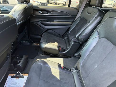 Used 2023 Jeep Grand Cherokee L Laredo AWD/4WD image 32