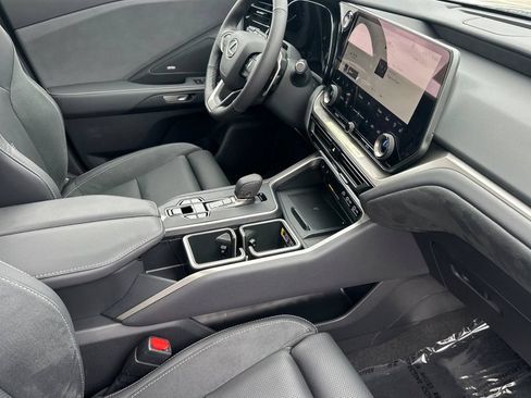 New 2026 Lexus TX 550h AWD Plug-In Hybrid image 17