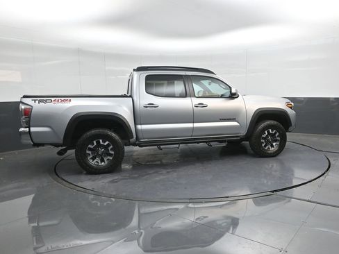 Used 2022 Toyota Tacoma TRD Off-Road image 3