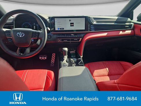 Used 2025 Toyota Camry XSE FWD image 12