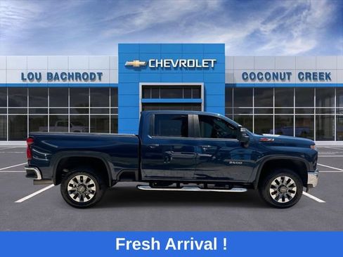 Used 2022 Chevrolet Silverado 2500 LT w/ Convenience Package AWD/4WD image 9
