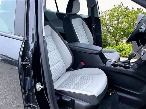 Used 2021 Chevrolet Equinox LS image 26