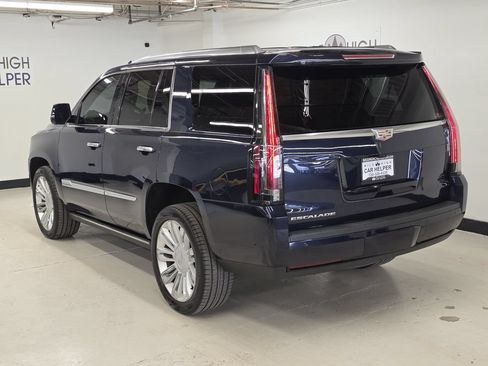 Used 2018 Cadillac Escalade Platinum AWD/4WD image 11