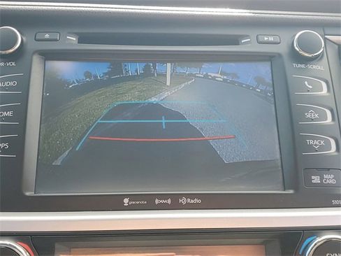 Used 2018 Toyota Highlander XLE image 28