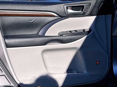 Used 2015 Toyota Highlander Limited Platinum image 21