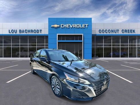 Used 2024 Nissan Altima 2.5 SV image 1
