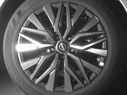 Used 2025 Nissan Altima 2.5 SV FWD image 13