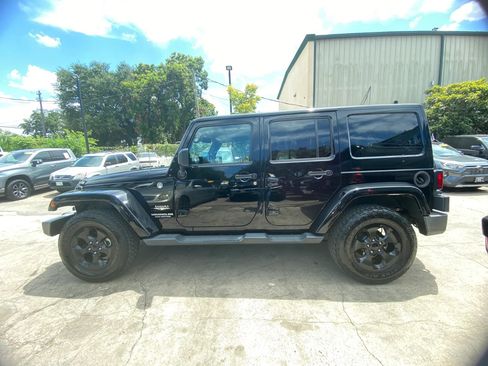 Used 2015 Jeep Wrangler Unlimited Sahara w/ Connectivity Group AWD/4WD image 3