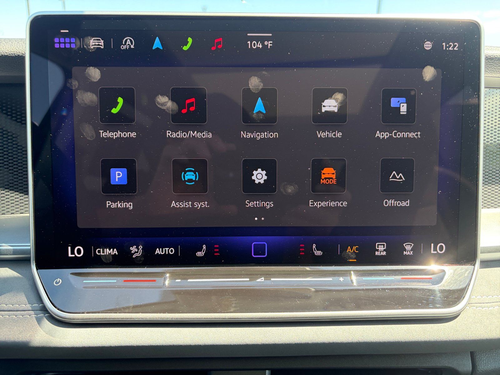 Certified 2025 Volkswagen Tiguan SE w/ Panoramic Sunroof Package AWD/4WD image 31