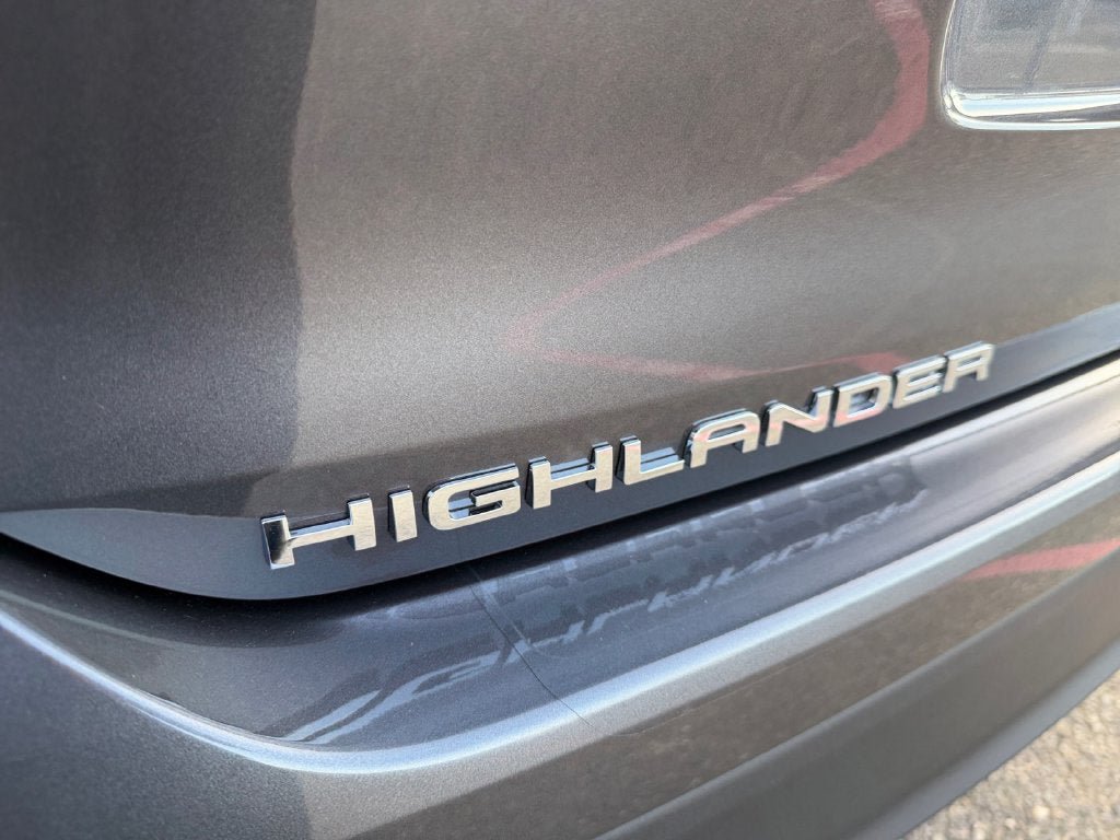 Used 2023 Toyota Highlander XLE AWD/4WD image 35