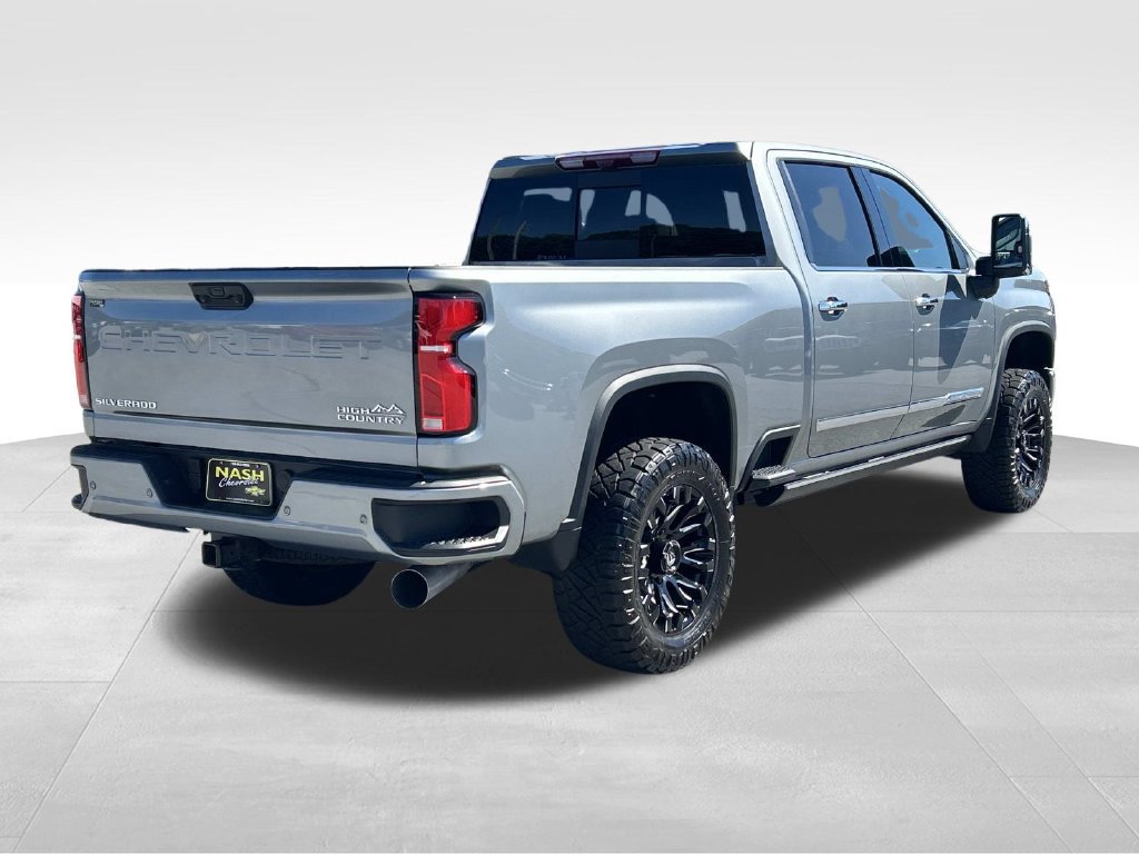 Used 2025 Chevrolet Silverado 2500 High Country w/ High Country Premium Package AWD/4WD image 3