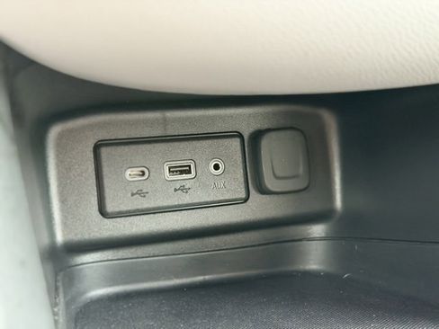 Used 2023 Chevrolet Equinox LT image 16