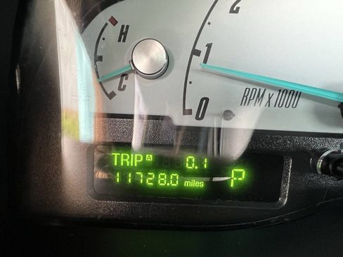 Used 2002 Ford Thunderbird Deluxe image 21