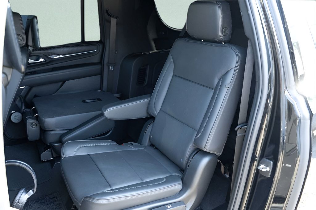 Used 2024 GMC Yukon XL Denali w/ Denali Reserve Package RWD image 18