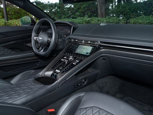 Used 2025 Aston Martin DB12 Convertible image 17