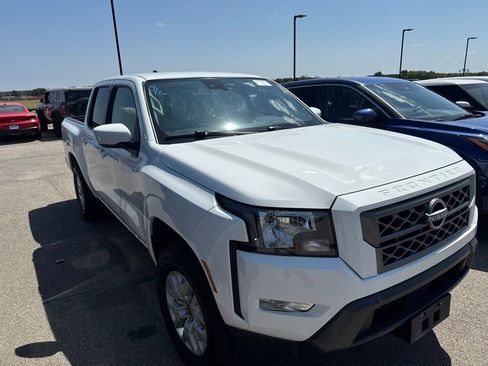 Used 2024 Nissan Frontier SV w/ SV Convenience Package AWD/4WD image 2