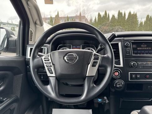 Used 2019 Nissan Titan S image 21