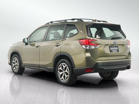 Used 2021 Subaru Forester Premium AWD/4WD image 3