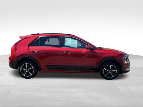 Used 2023 Kia Niro SX image 6