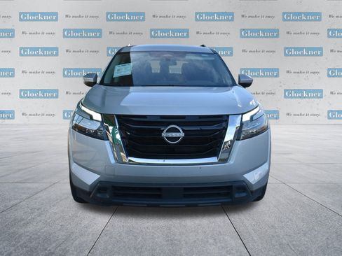 Used 2025 Nissan Pathfinder SV AWD/4WD image 2