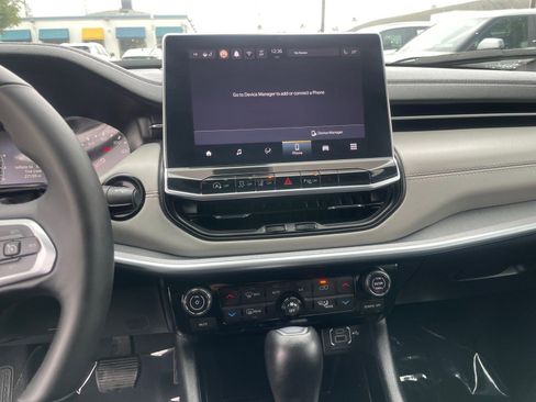 Used 2025 Jeep Compass Limited image 18