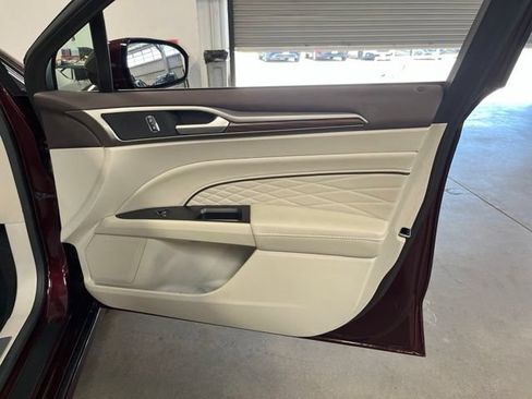 Used 2017 Ford Fusion Platinum FWD image 12