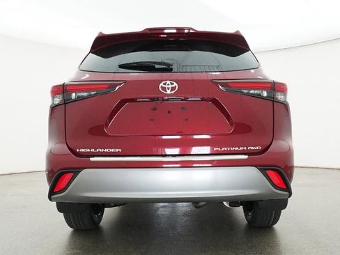 New 2026 Toyota Highlander Platinum image 23