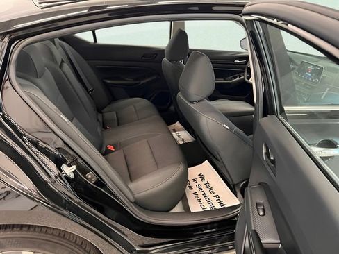 Used 2025 Nissan Altima 2.5 SV FWD image 8