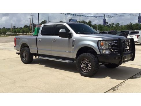 Used 2021 Ford F250 Lariat w/ Lariat Value Package image 2