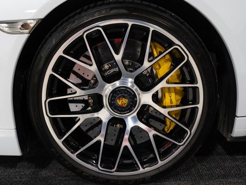 Used 2015 Porsche 911 Turbo S w/ High-end Infotainment Package image 34