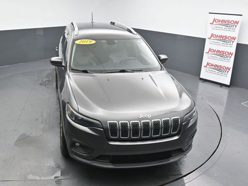 Used 2019 Jeep Cherokee Latitude Plus w/ Comfort/Convenience Group AWD/4WD image 25