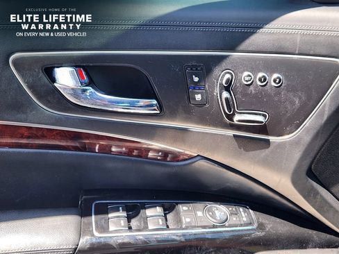 Used 2015 Kia K900 Luxury RWD image 22