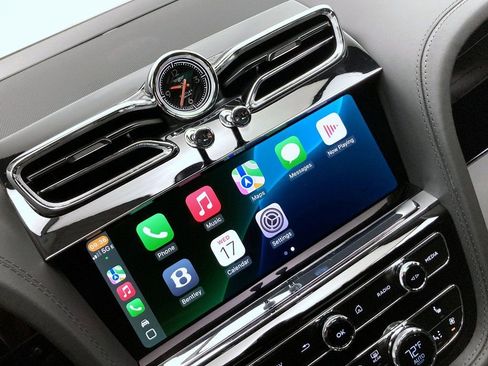 New 2025 Bentley Bentayga AWD/4WD image 32
