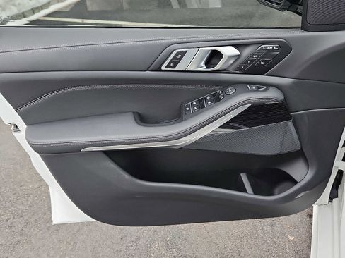 Used 2026 BMW X7 xDrive40i w/ M Sport Package image 12