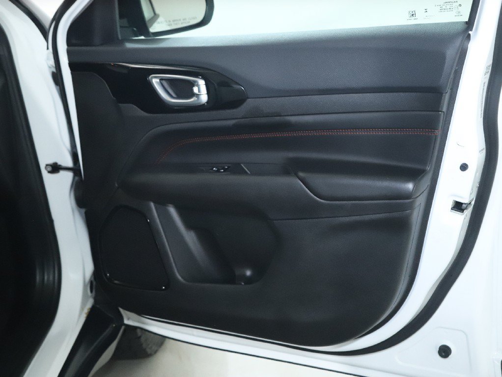 Used 2025 Jeep Compass Trailhawk AWD/4WD image 32