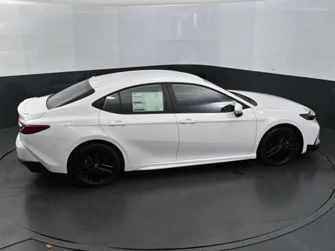 Used 2025 Toyota Camry SE image 33