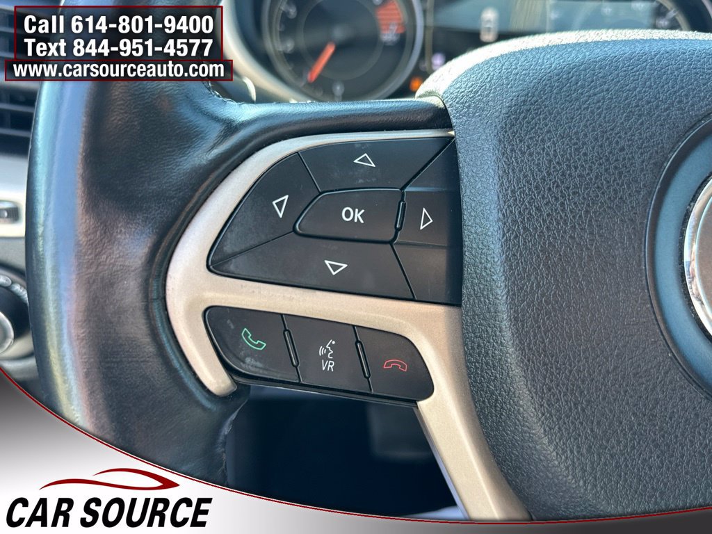 Used 2016 Jeep Cherokee Latitude w/ Comfort/Convenience Group AWD/4WD image 18