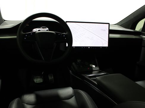 Used 2024 Tesla Model X Plaid image 2