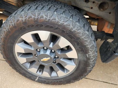 Used 2024 Chevrolet Silverado 2500 Custom w/ Custom Value Package AWD/4WD image 7