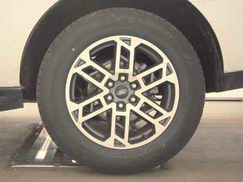 Used 2025 Ford Expedition Active image 21