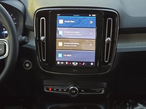 Certified 2025 Volvo XC40 B5 Plus image 14