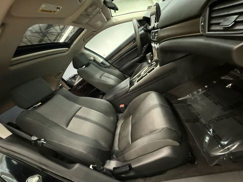 Used 2018 Honda Accord EX image 21
